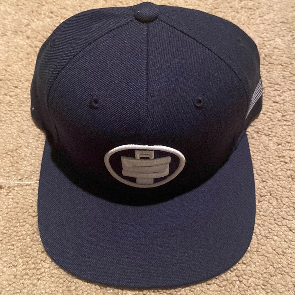 Snap back hat